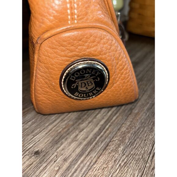 Dooney & Bourke tan saddle slim flap bag All-Weather Leather EXCELLENT COND - Picture 6 of 13